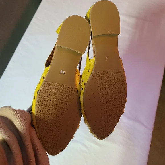 Spring Step Yellow Flats Size 36 - Picture 9 of 10